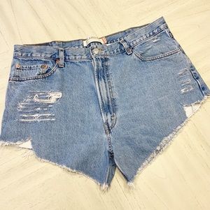 Levi’s 550 Cutoff Distressed Denim Shorts Size 18
